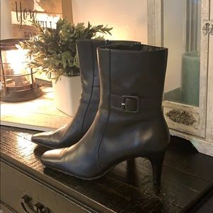 Casual corner above ankle boot size 6